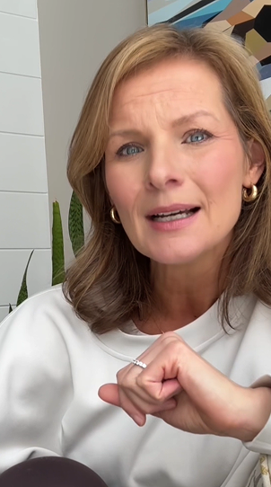Amanda, 48